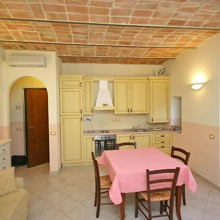 Sleeps 4 Air Con T239910 מאג'ונה